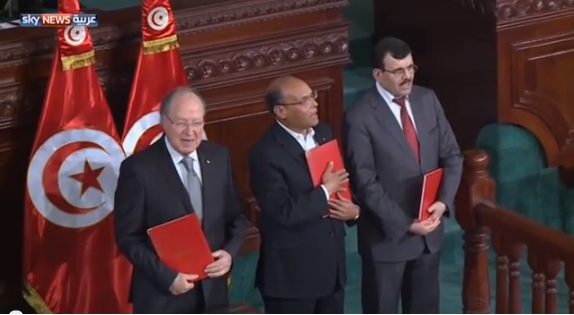 تونس: ترقب بعد إقرار الدستور