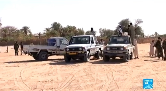 ليبيا: متمردون يستولون على قاعدة 