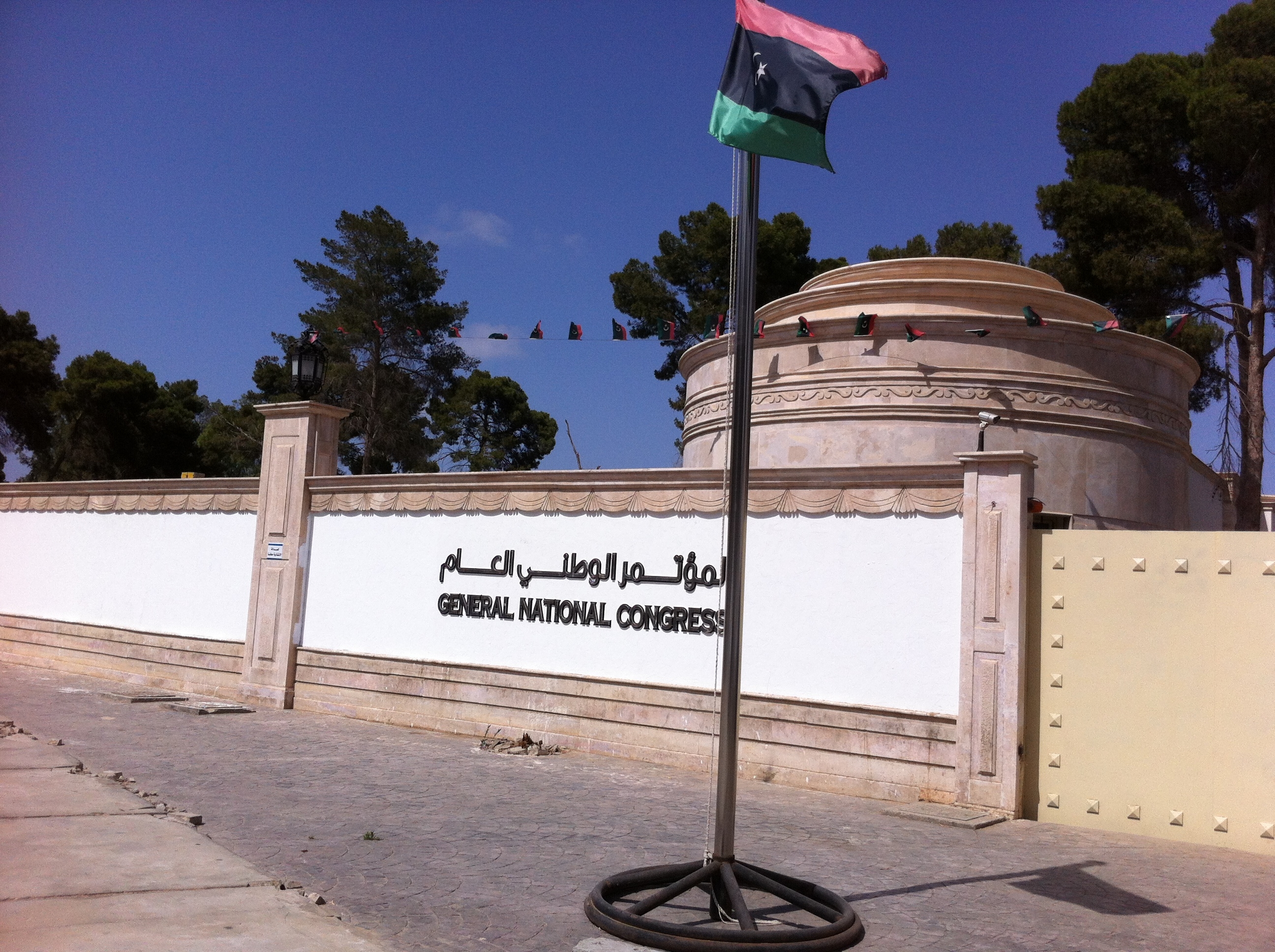 إطلاق نار قرب مقر المؤتمر الوطني العام يعيد التوتر إلى طرابلس