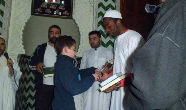 لاعب وفاق سيطف الجزائري زي أوندو يعتنق الإسلام