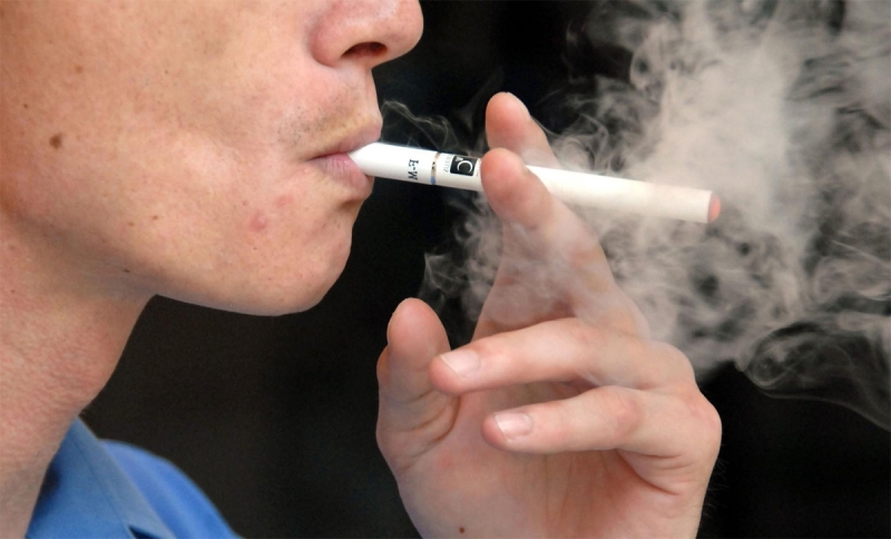 السجائر الالكترونية تشجع المراهقين على استهلاك التبغ