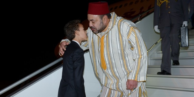 العاهل المغربي  يعود إلى الرباط بعد  جولة إفريقية عبر أربع دول