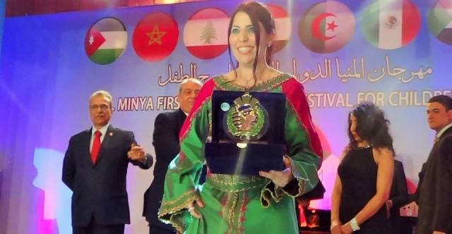 تكريم الممثلة المغربية فاطمة الزهراء احرار في مهرجان الطفل بمصر