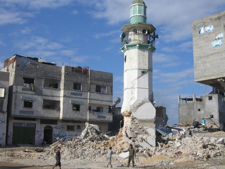 قوات الاحتلال تهدم مسجدا شرق نابلس