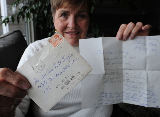 سيدة كندية تتوصل برسالة ضلت طريقها منذ 45 سنة