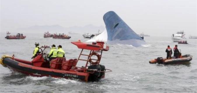 عشرات المفقودين في غرق عبارة في كوريا الجنوبية