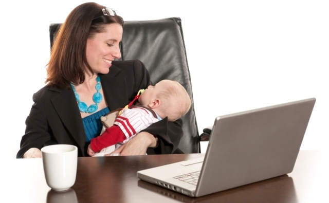 دراسة: الأمومة تحسن أداء المرأة فى حياتها العملية