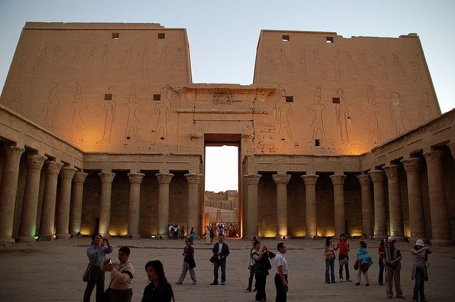 اكتشاف معبد جنوبي القاهرة يعود لعصر بطليموس الثاني