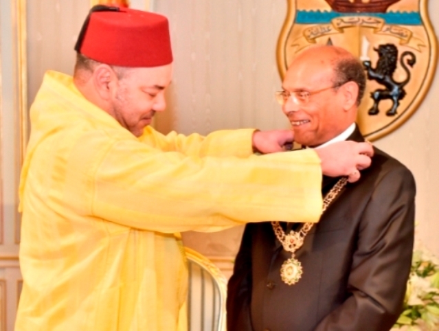 المغرب ينفي نفيا قاطعا ماتداولته بعض الصحف بشأن خلاف مزعوم بين العاهل المغربي والرئيس التونسي