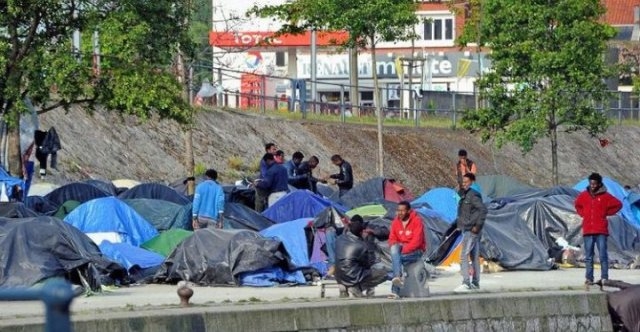 الشرطة الفرنسية تطارد المهاجرين غير الشرعيين