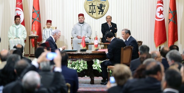 العاهل المغربي والرئيس التونسي يترأسان حفل التوقيع على ازيد من 20 اتفاقية  في مختلف مجالات التعاون