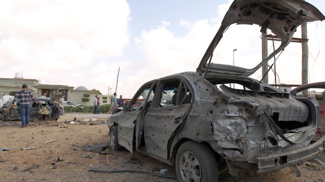 الحكومة الليبية تدعو لوقف الاشتباكات ببنغازي واحترام القانون