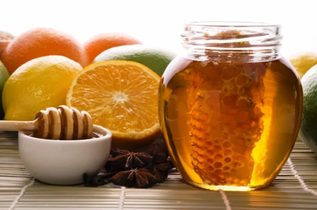أقنعة العسل والليمون والخميرة لعلاج مشاكل البشرة