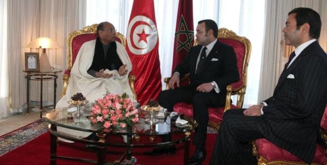 العاهل المغربي يقوم بزيارة رسمية لتونس ويجري مباحثات رسمية مع المنصف المرزوقي