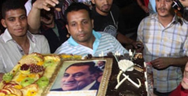 الرئيس المعزول حسني مبارك يحتفل بعيد ميلاده