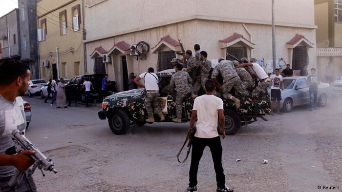 ليبيا: اشتداد المعارك بطرابس وانفجارات قرب معسكرات الجيش