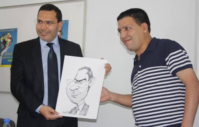 في أول سابقة..مسؤول حكومي مغربي يلتقي مع رسامي الكاريكاتير السياسي ويعد بالدعم والتشجيع