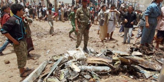 مقتل 14 جنديا ومدني في هجوم للقاعدة في اليمن