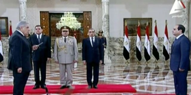 الحكومة  المصرية الجديدة تؤدي اليمين أمام السيسي