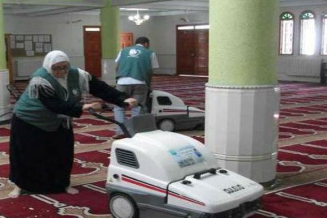 الجزائر حملات تنظيف وتزيين واسعة للمساجد