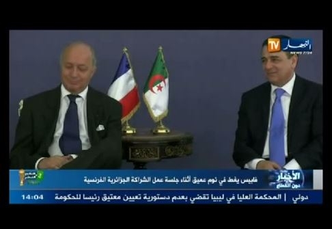 وزير خارجية فرنسا ينام أثناء لقاء رسمي في الجزائر