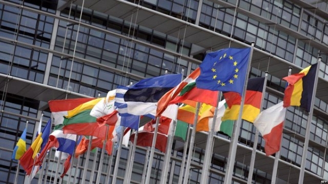 الاتحاد الأوروبي يعاقب 12 وزيرا في حكومة سوريا