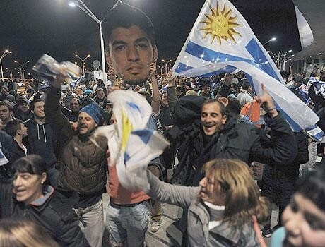 سواريز يحظى بإستقبال كبير بالأوروغواي