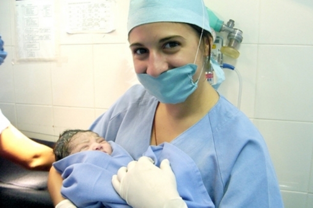 قابلات من المغرب يطلعن على التجربة الأوروبية في مجال التوليد وصحة الأم ببراغ