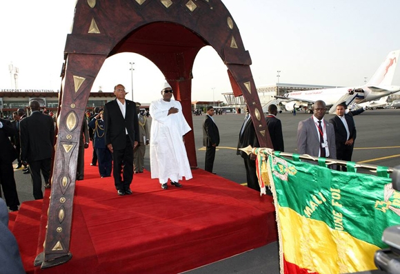 الرئيس المرزوقي يبدأ جولته  الإفريقية من مالي