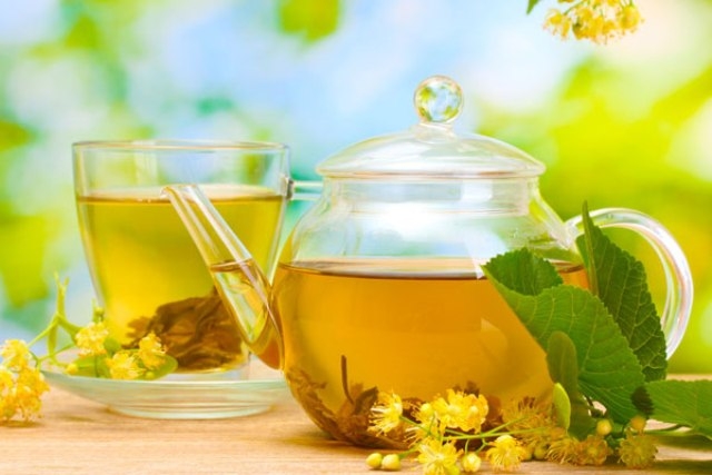 4 فوائد تقدمها أكياس الشاي الأخضر لشعرك وبشرتك