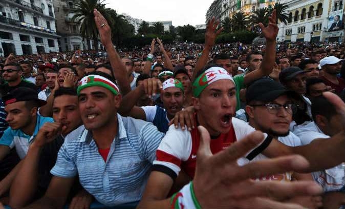 فرحة عارمة في المدن الجزائرية بفوز «محاربي الصحراء»