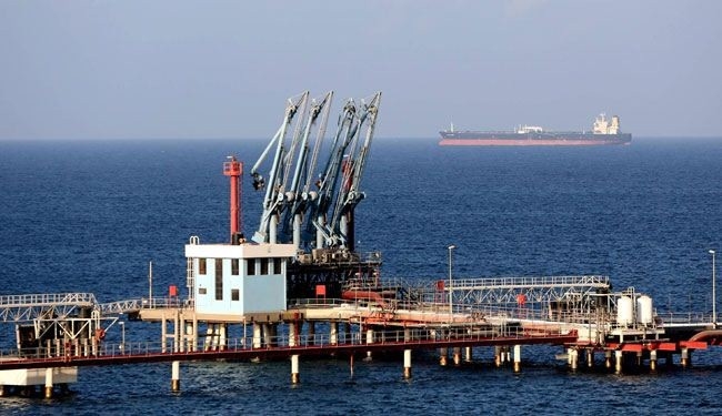 الحكومة الليبية تستعيد السيطرة على مينائي السدرة وراس لانوف النفطيين