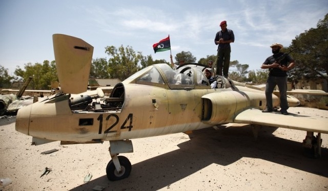 تحطم طائرة عسكرية ليبية دون إحداث خسائر بشرية