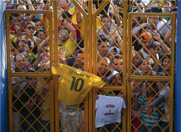 جماهير البرازيل تزعج لاعبي كولومبيا ليلا