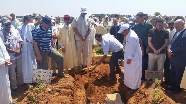 دفن جثمان الكاتب المغربي عبد الرحيم المؤذن في القنيطرة