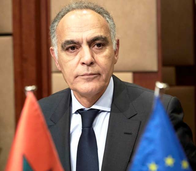 وزير خارجية المغرب يتابع صحيفة اتهمته بحمله للجنسية الفرنسية