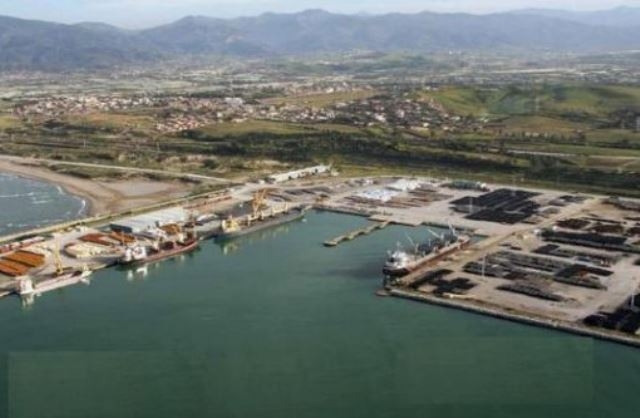 الجزائر: ضمان تكاملية بين ميناء جن جن و مطار فرحات