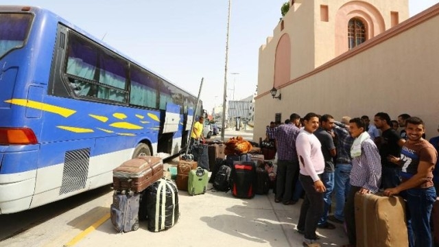 عودة 250 من المهاجرين المصريين بليبيا إلى بلادهم
