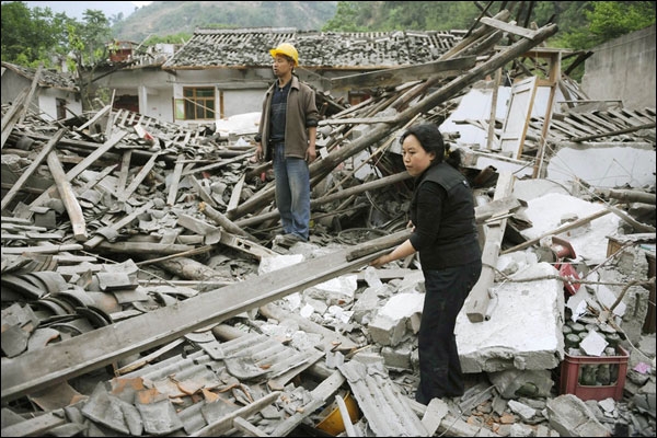 زلزال يضرب الصين يخلف 400 قتيل