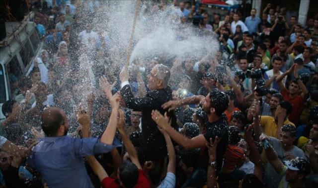 احتفالات بغزة بعد اتفاق لهدنة طويلة الأمد