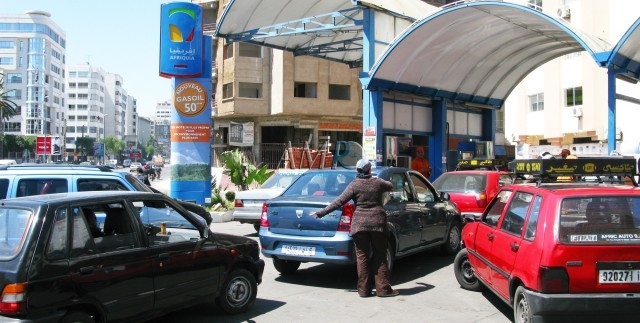 توقعات باستمرار انخفاض أسعار البنزين في المغرب