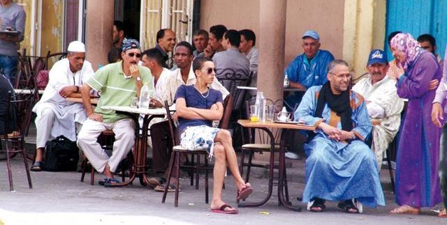 صورة لوزير مغربي في مقهى شعبي في تزنيت تثير  الجدل