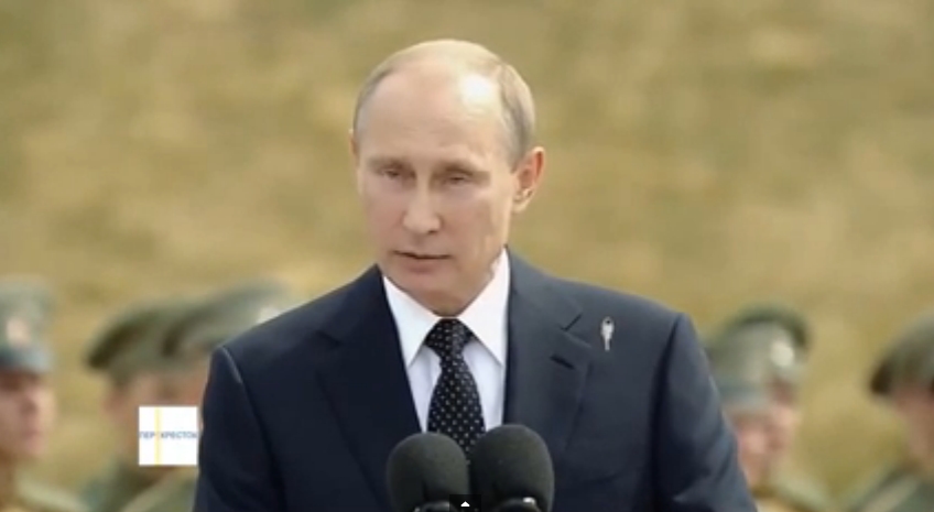 لقطة محرجة..طائر يبصق على بوتين وهو يلقي خطابا