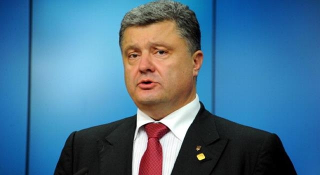 رئيس أوكرانيا يتهم روسيا بغزو بلاده عسكريا