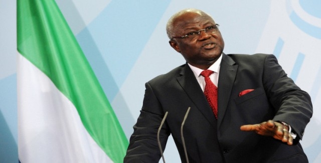 رئيس سيراليون يحذر من مرض إيبولا القاتل