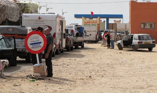 قرار موريتاني يتسبب في تكدس السيارات في المنطقة الفاصلة بين الحدود الموريتانية المغربية