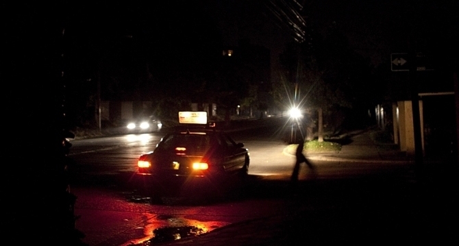 غضب واستياء للموريتانيين بسبب انقطاع الكهرباء في العاصمة نواكشوط