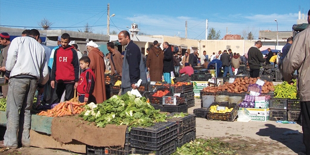مضاربون يلهبون أسعار السوق الجزائرية أياما قبل العيد