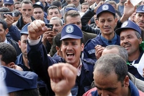 “حركة” مجهولة تدعو الحرس البلدي بالجزائر الخروج للشارع