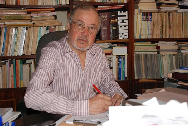 العاهل المغربي يحيط الكاتب محمد أديب السلاوي بعنايته الكريمة